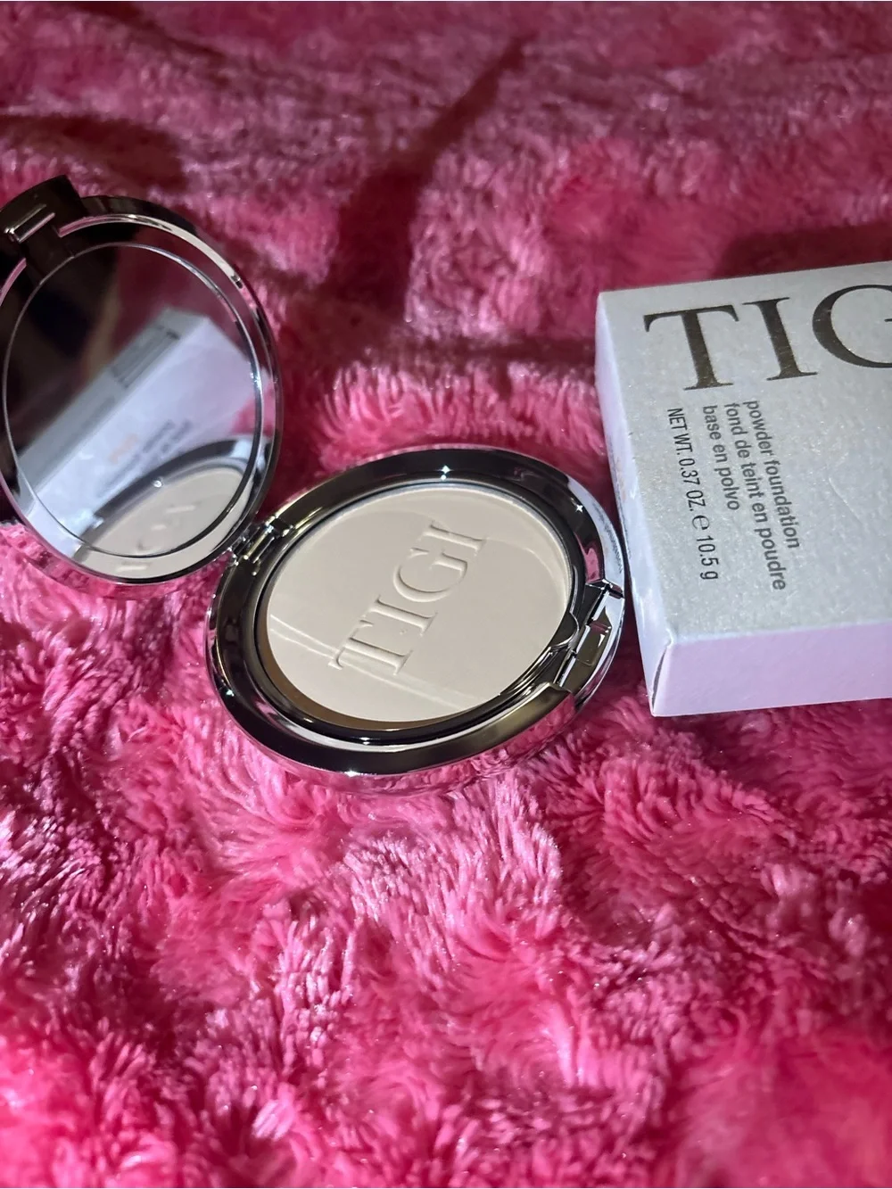 TIGI pressed powder